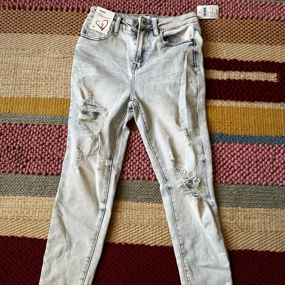 Brand New Windsor Taylor High Rise Ankle Skinny w/ Destroy Size 5